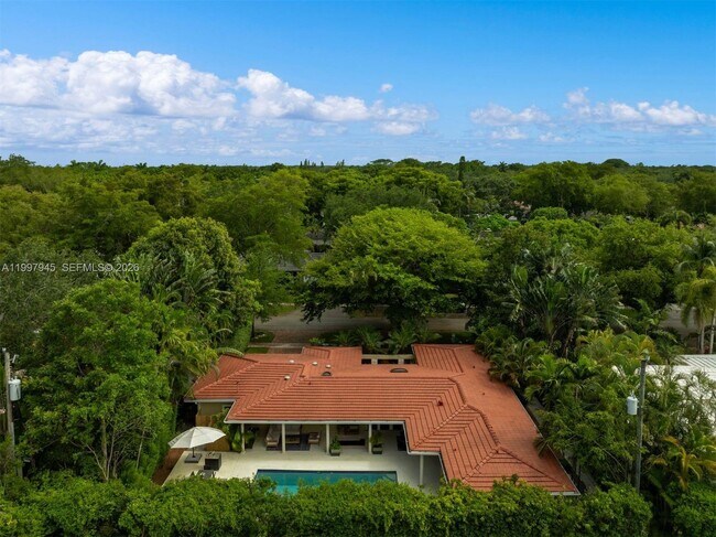 Building Photo - 611 Santurce Ave