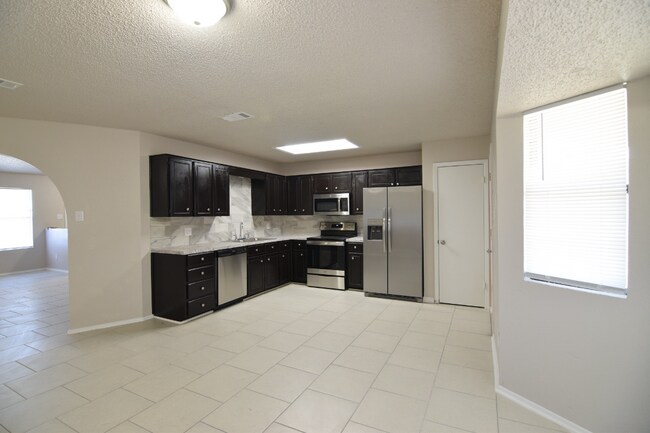 Building Photo - 402 William Tell Dr