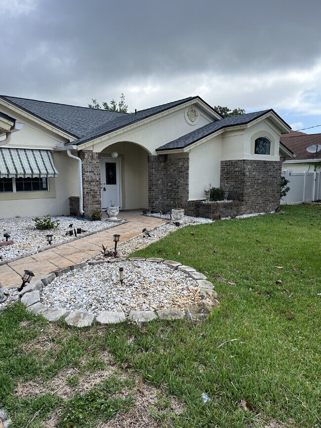 Building Photo - Spacious Pool Home in Desirable Palm Harbor – Pool Care Included