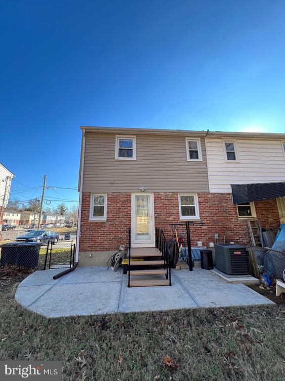 Building Photo - 5804 Shoshone Dr