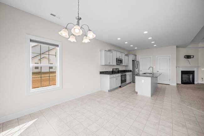 Building Photo - 505 E Black Water Ln