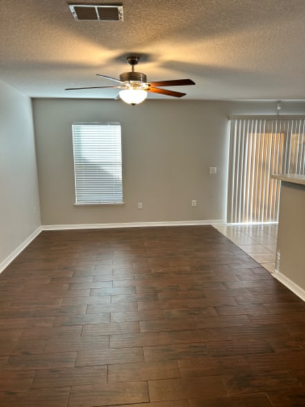 Building Photo - 8218 Halls Hammock Ct