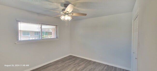 Building Photo - GROUND LEVEL UPDATED COLONIAL PARK CONDO