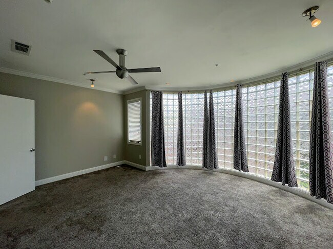 Building Photo - 4040 Avondale Ave