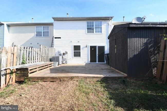 Building Photo - 8635 Union Pl