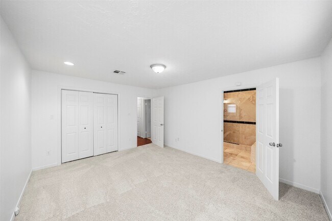 Building Photo - 2226 Droxford Dr