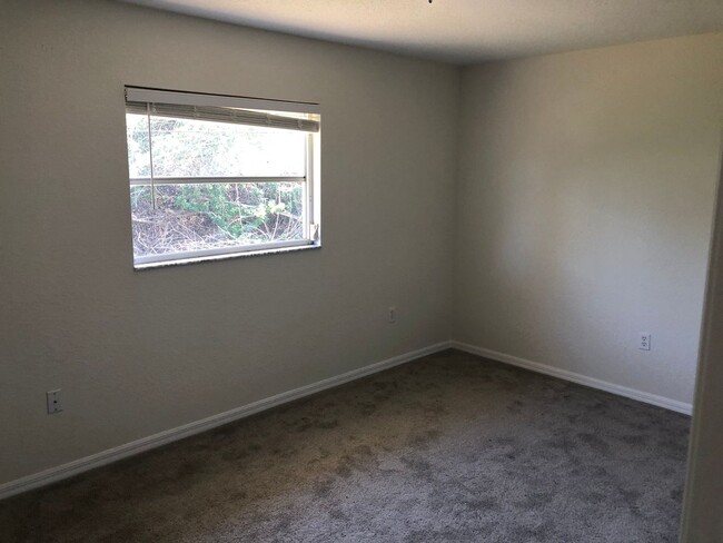 Building Photo - Spacious & Stylish 4-Bedroom Home – Prime ...