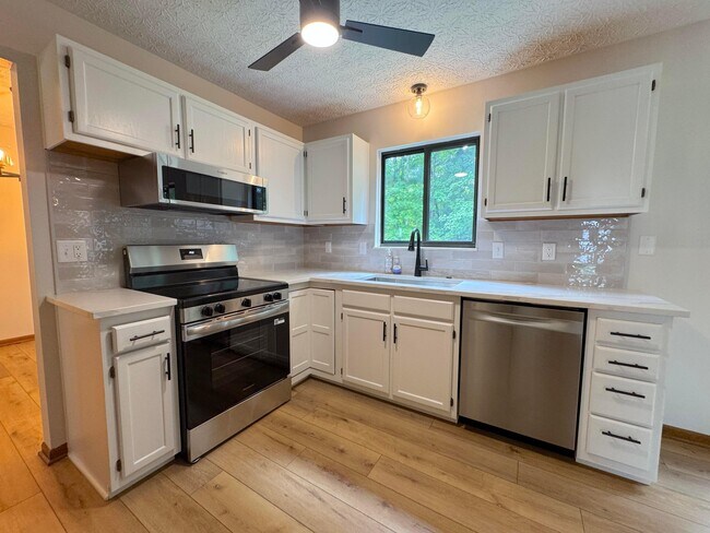 Building Photo - 564 Glenside Ln
