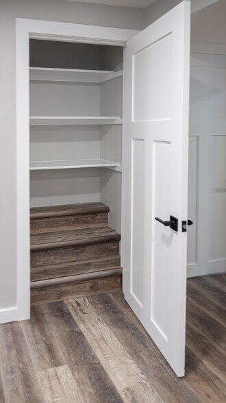 Building Photo - 3250 Midway Ave