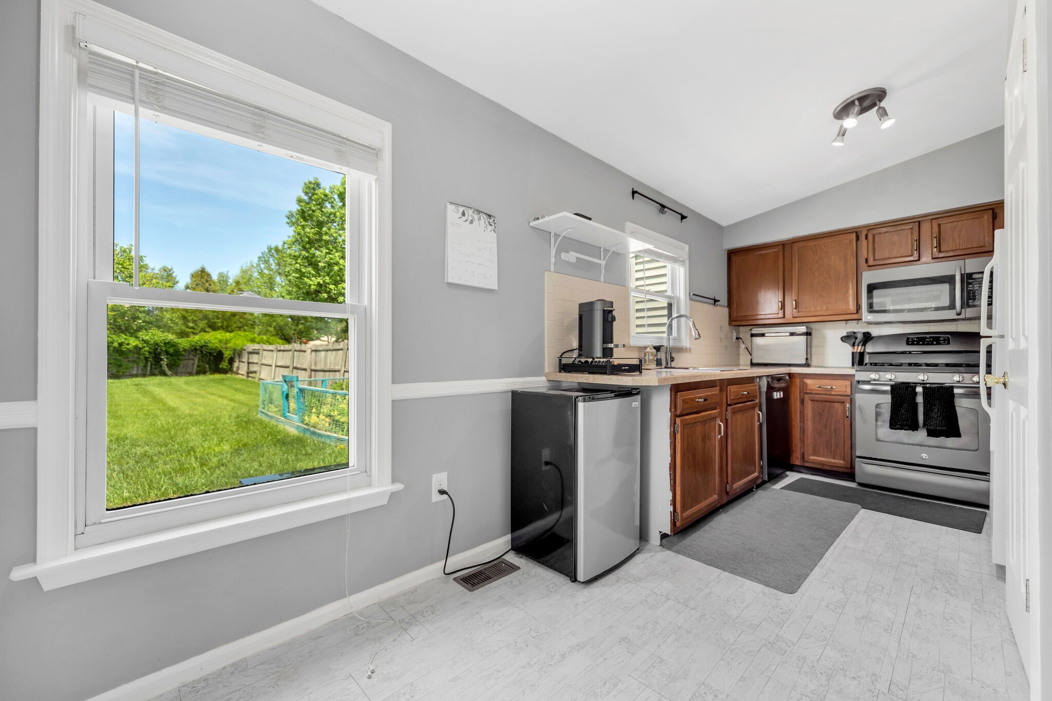 Kitchen - 37 Curry Ln