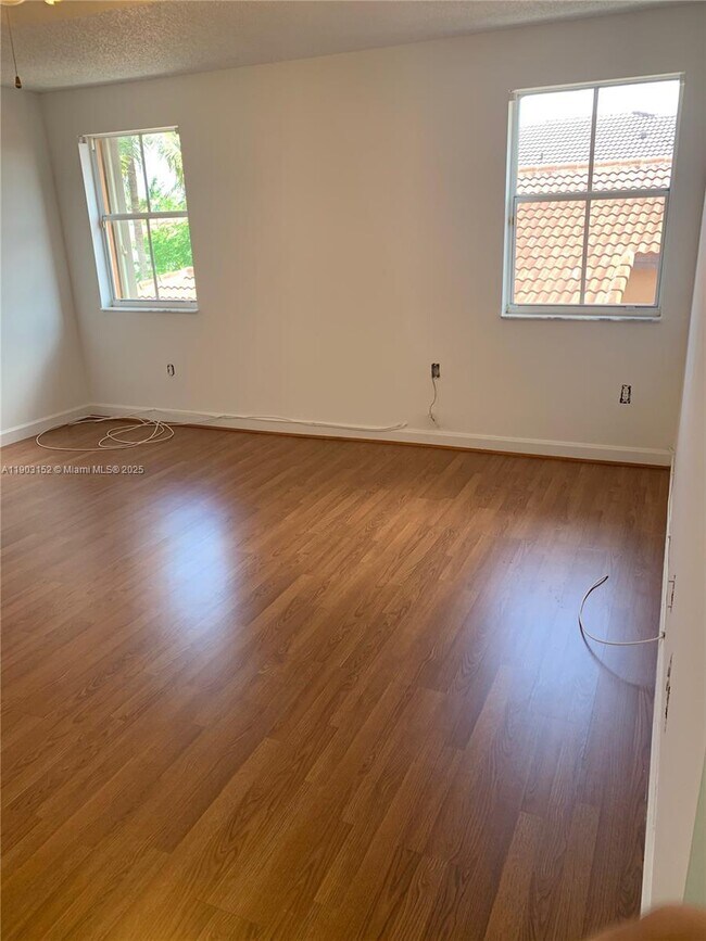 Building Photo - 985 NW 132nd Ct