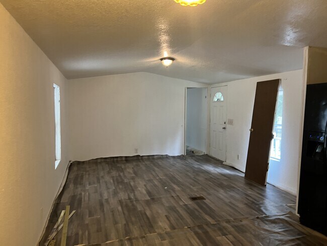 Building Photo - 16323 NE 137th Terrace