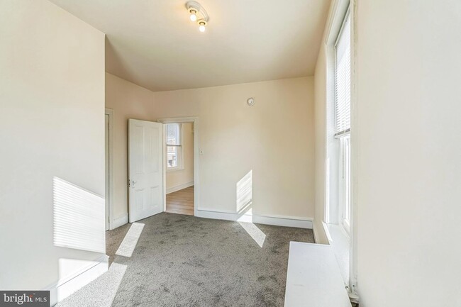 Building Photo - 459 Martin St