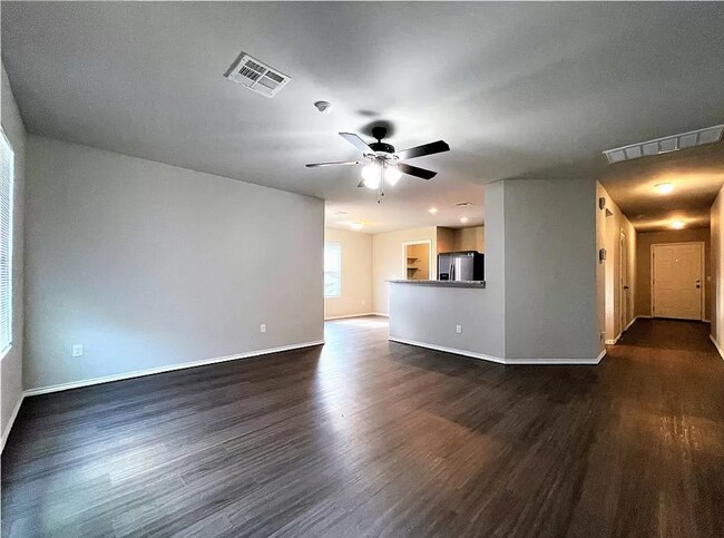 Building Photo - Beautiful 3-Bedroom Home with Easy Access ...