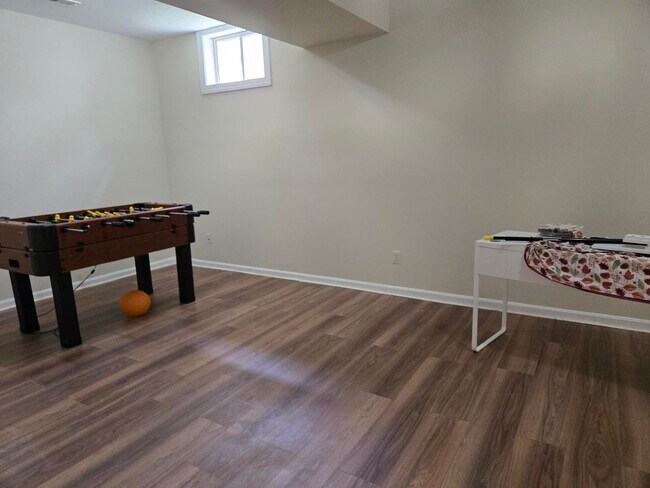 Building Photo - Stunning and Spacious 5 Bed 4 Bath Colonia...