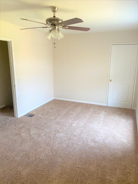 Building Photo - 973 Mission Dr