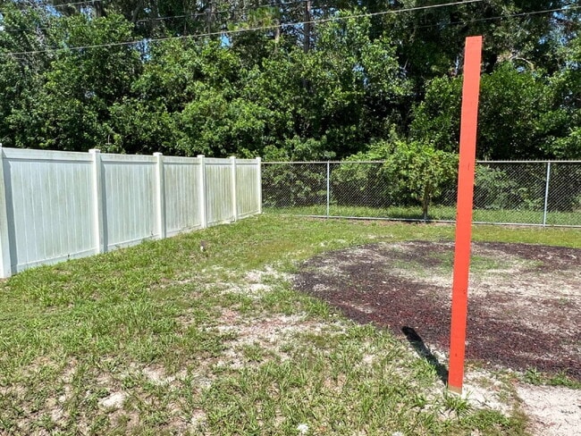 Building Photo - Adorable 3 bedroom 2 bath rental with fully fenced yard