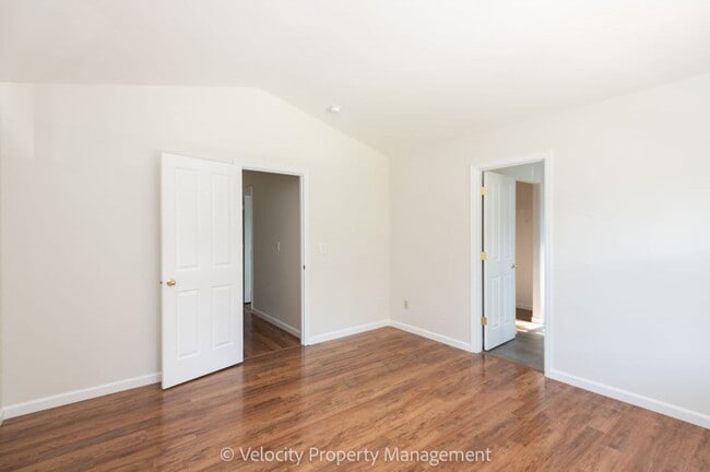Building Photo - Remodel SW Redmond Home