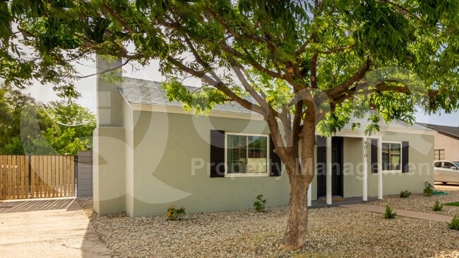 Building Photo - 4010 N 11th Ave