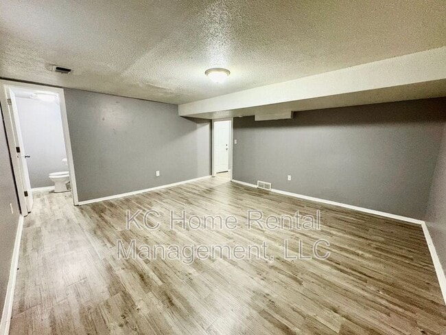 Building Photo - 3904 Springfield St
