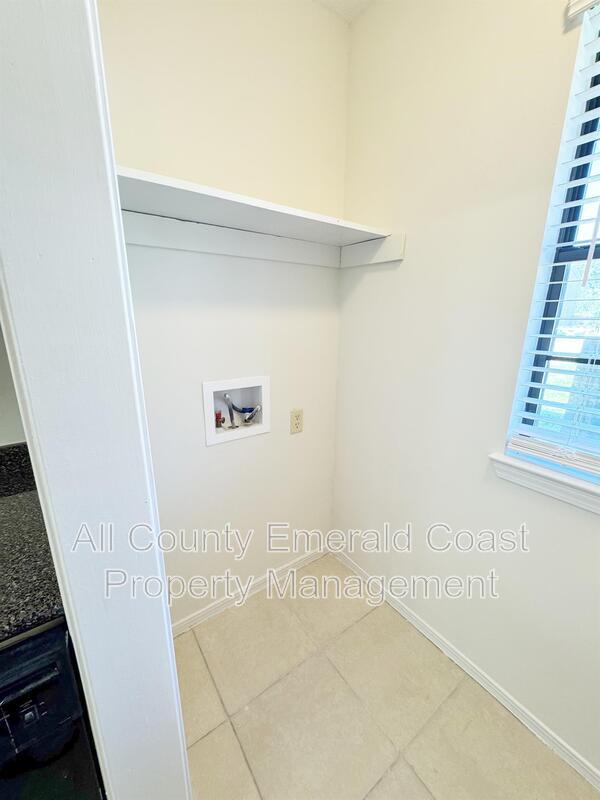Building Photo - 875 Fairview Dr