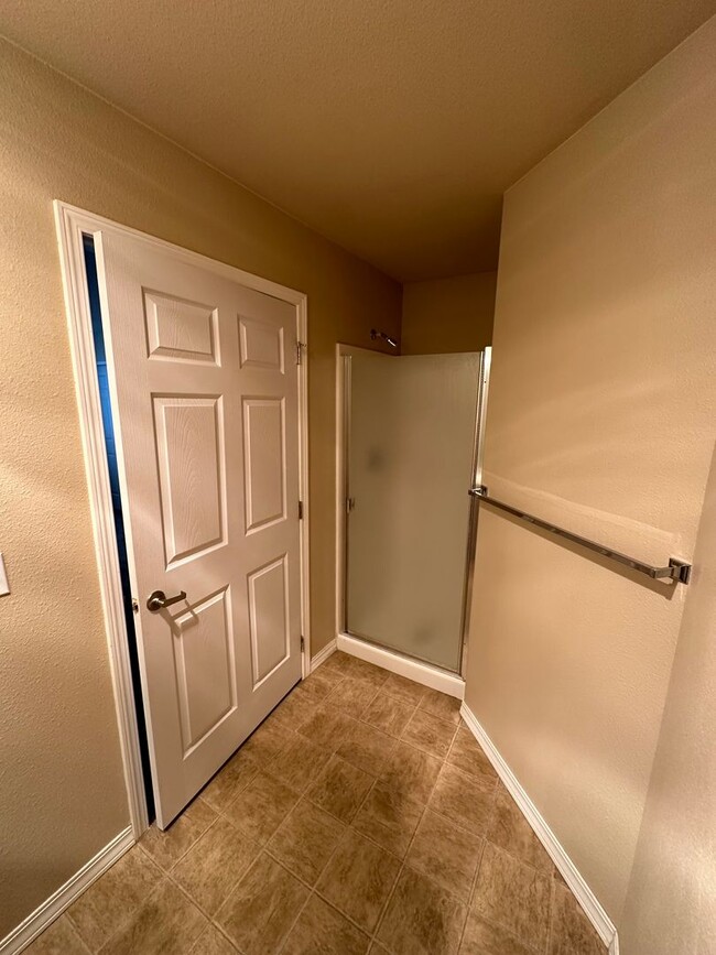 Building Photo - PROMENADE LOOP CONDO (RPM#154)