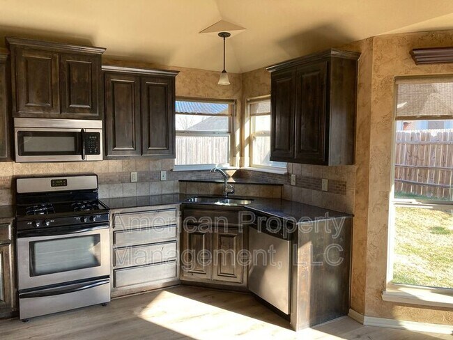 Building Photo - 15609 S Broadway St