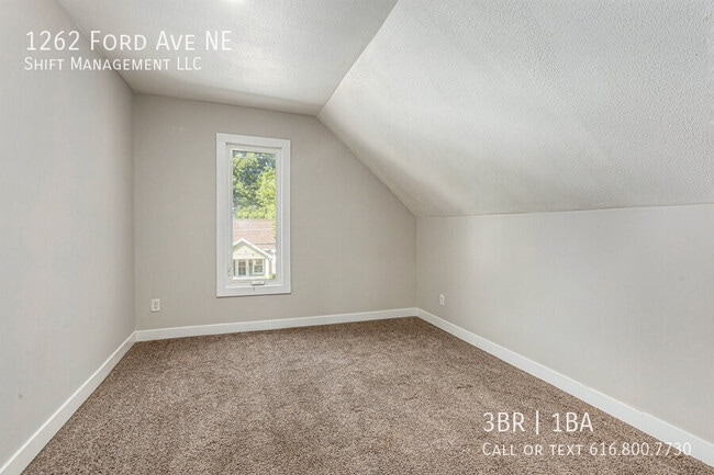 Building Photo - 1262 Ford Ave NE