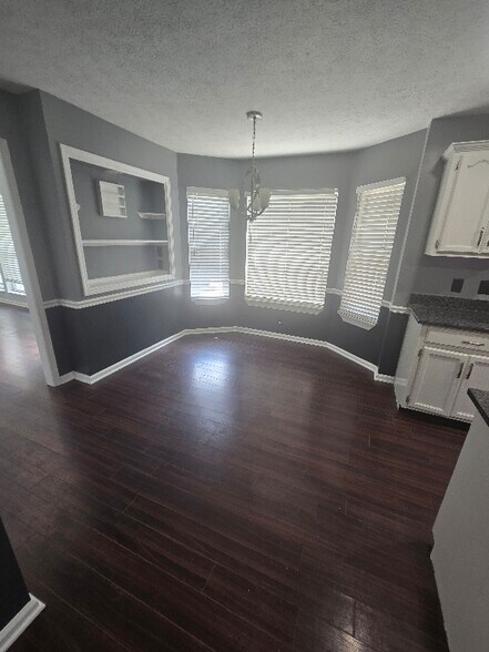 Building Photo - 503 Breslin Ave