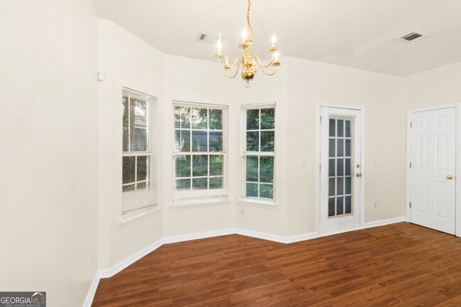 Building Photo - 7113 Brookview Way