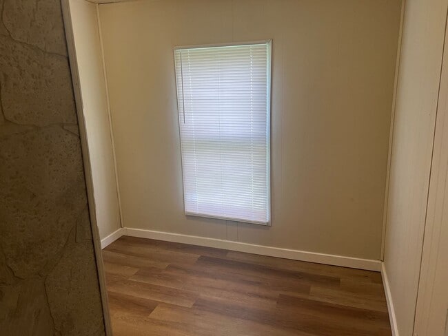 Building Photo - Beautifully Updated 3 bedroom 2 bath home