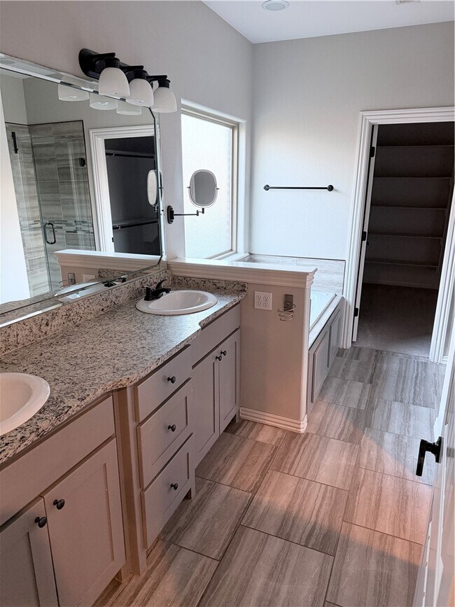 Building Photo - 7245 Devonshire Ave