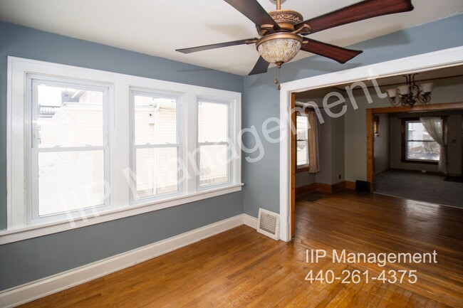 Building Photo - Charming 4 Bedroom House in Lakewood OH is...