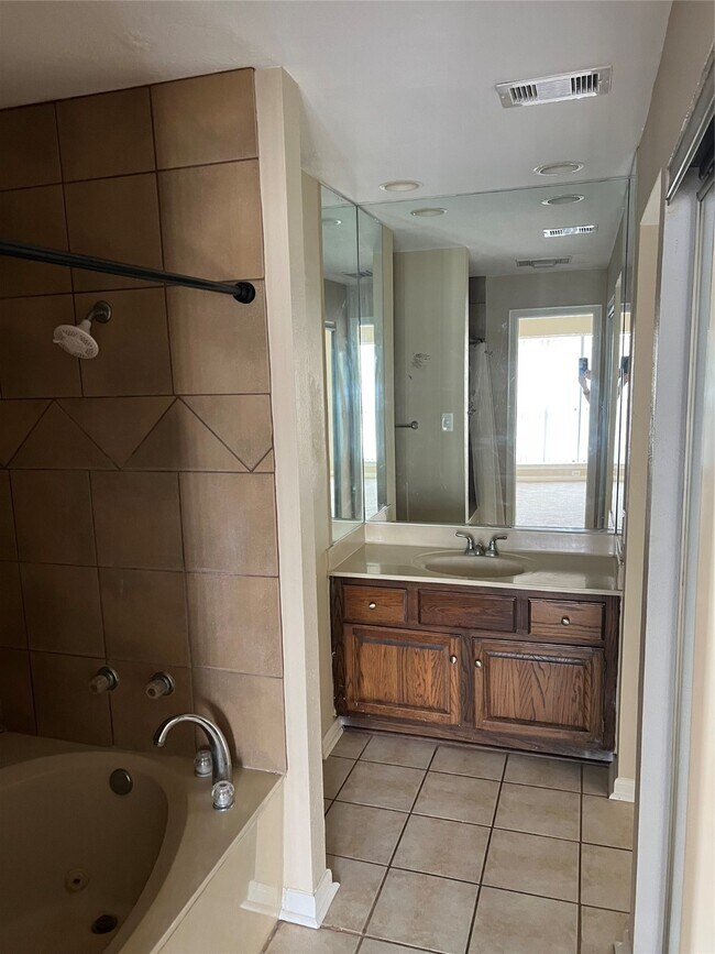 Building Photo - 7041 Kingston Cove Ln