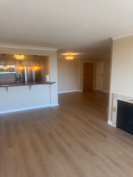 LIVING ROOM - 16866 Kingsbury St