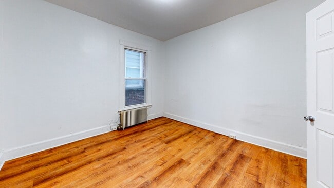 Building Photo - Spacious, Fully Renovated 3BR in Prime Eas...