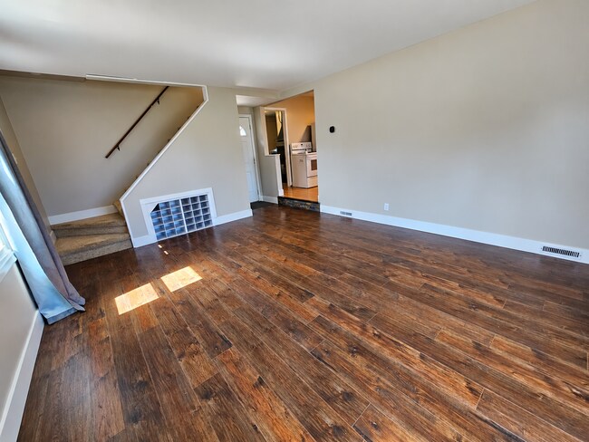 Building Photo - 3-Bedroom Shelby Twp Home on Spacious Lot with Large 2 Car Garage. Laminate Flooring on Main Floo...