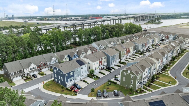 Building Photo - 1732 Defiance Dr