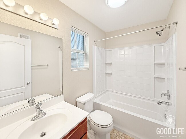 Building Photo - Beautiful 4B/4BA Home w/ Canyon Views & Great Layout!