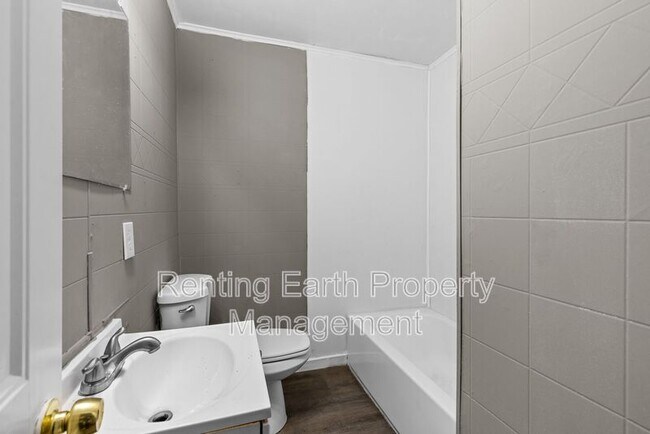 Building Photo - 1633 32nd Street Ensley