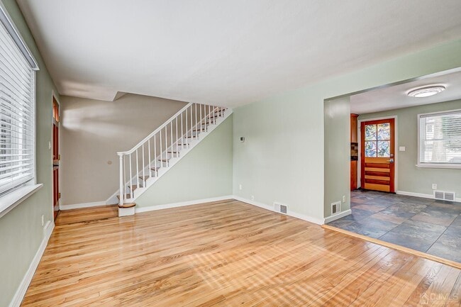Building Photo - 206 Newman St