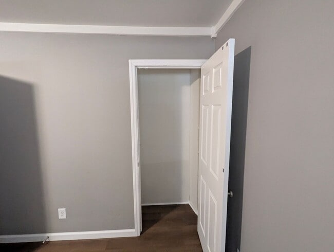 Building Photo - Out of the way 3 Bedroom