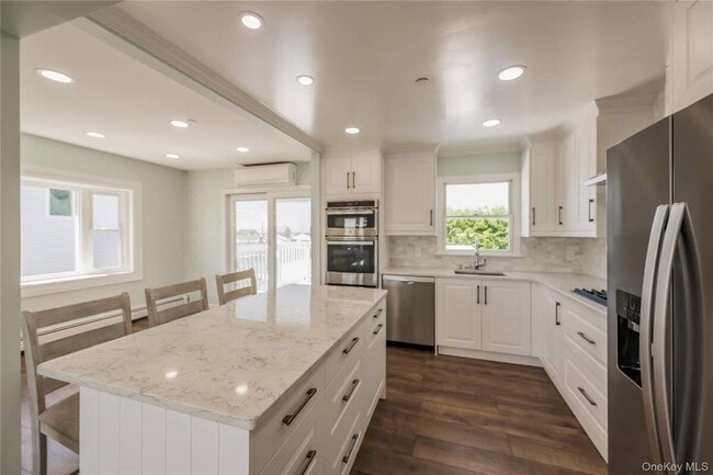 Building Photo - 869 Beach St