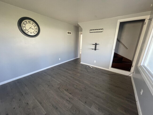 Building Photo - 1605 Everett Ave