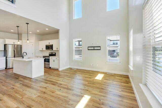 Building Photo - 261 W 630 N