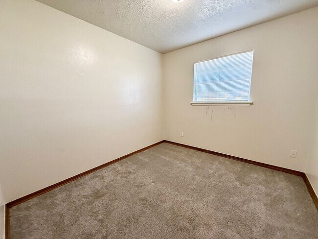 Building Photo - Close to Everything!