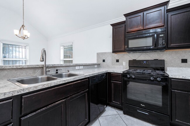 Building Photo - 3021 Sparrow St