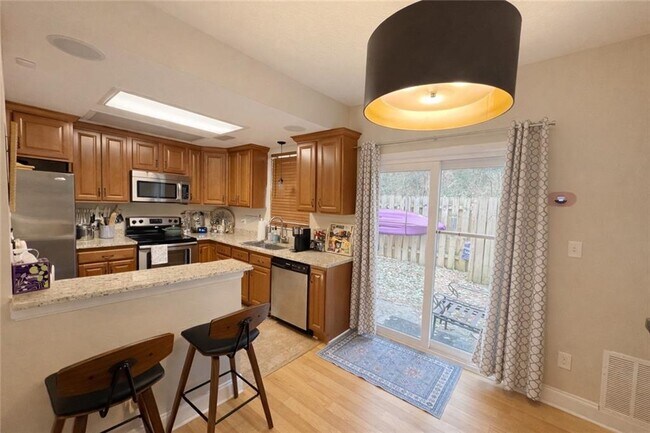 Building Photo - 1401 Wedgewood Ct