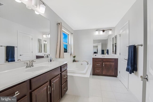 Building Photo - 42526 Oxford Forest Cir