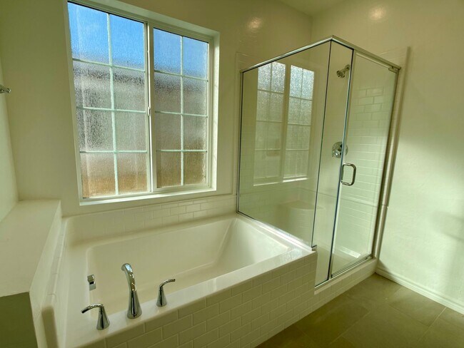 Building Photo - LOVELY TOWNHOUSE FOR RENT - GATED 3 BED 3 ...